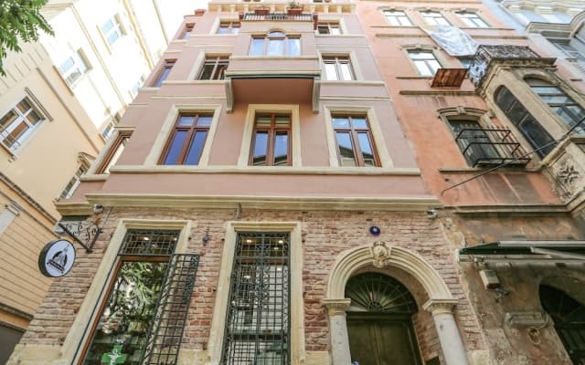 No 8 Galata
