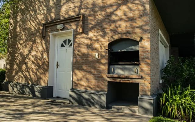 Los Robles Apart Hotel