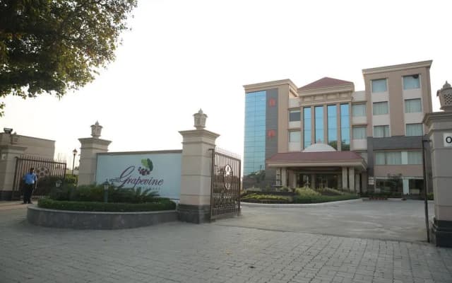 Ramada by Wyndham Varanasi Katesar