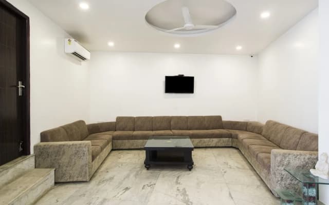 OYO 11689 Kelvish Hotel