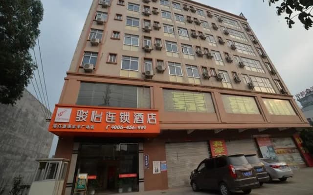 Jun Hotel Guangdong Zhanjiang Suixi County Quanfeng Square