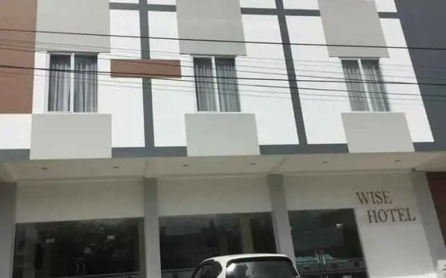 Wise Hotel Tomohon