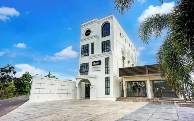 Capital O 94254 Dental Inn