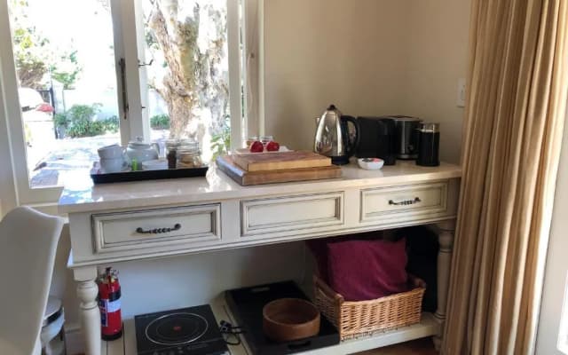 Guest suite in leafy Constantia