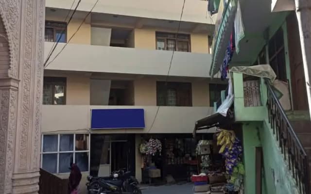 Goroomgo Shah Guest House Nainital