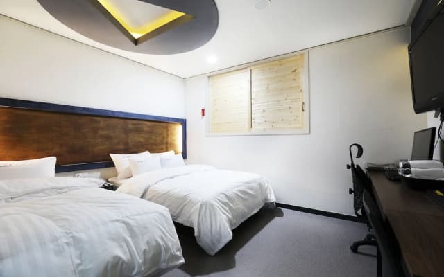 W Motel
