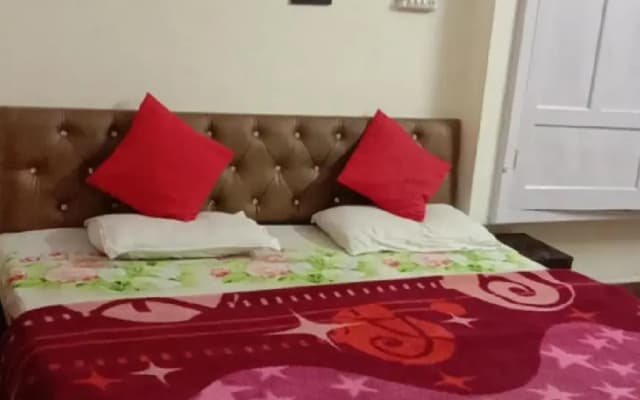 Goroomgo Broadway Nainital