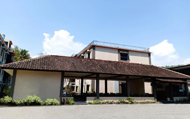 Grand Senggigi Hotel