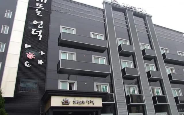 Sunrise Hill Tourist Hotel