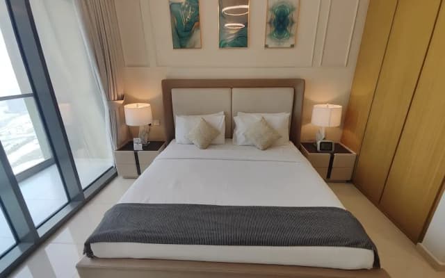 Lux BnB Aykon City I Skyline Canal Views