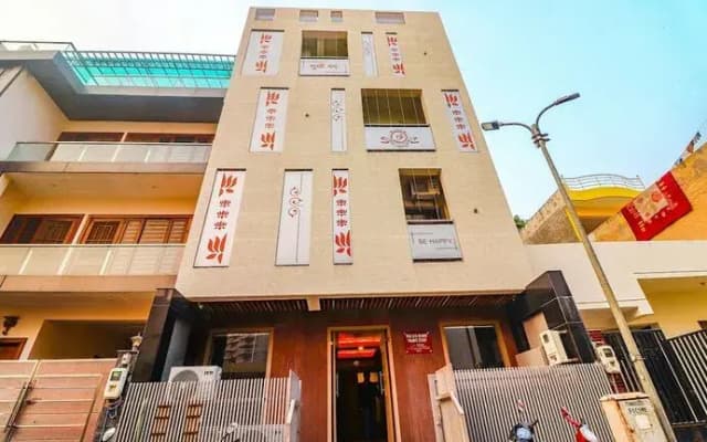 Fabhotel Be Happy