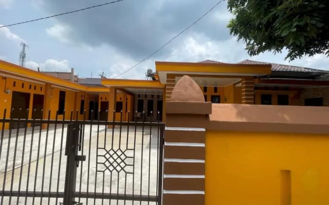 Hotel O Neva Guest House SyariahNearWaduk Cipta Karya