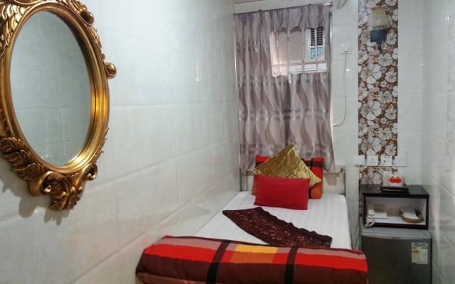 Hong Kong New York Guest House (TST Metro H Exit)