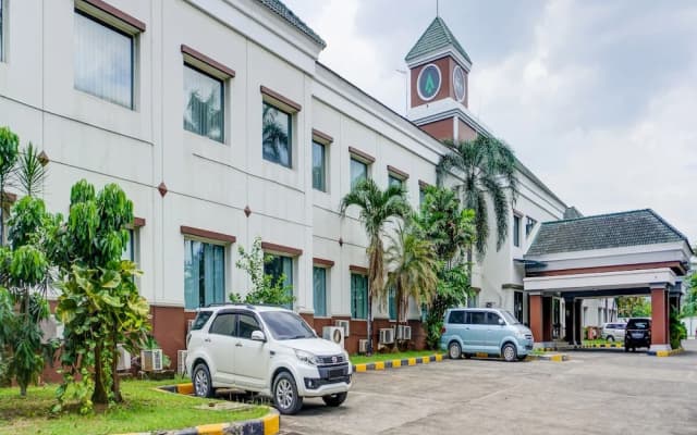 Townhouse OAK Hotel Grand Cikarang