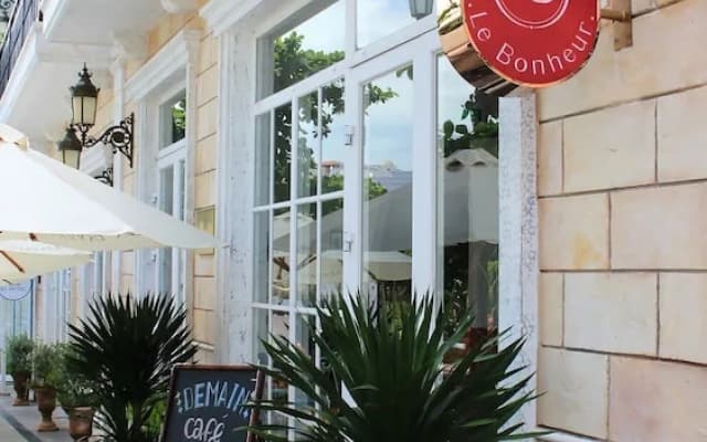 Le Bonheur Hotel