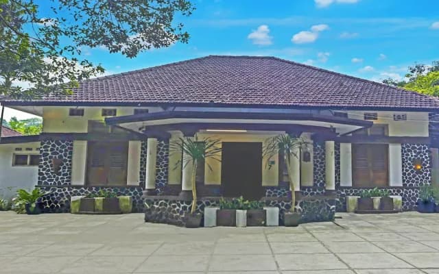 Hotel O Bogor near Kebun Raya Bogor formerly Guest House Saputra