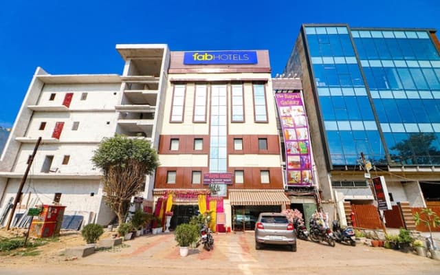 Fabhotel Dwarka Suites