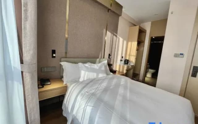 Tongbai Yun Hotel (Anqing Duxiu Avenue Greenland New Metropolis Branch)