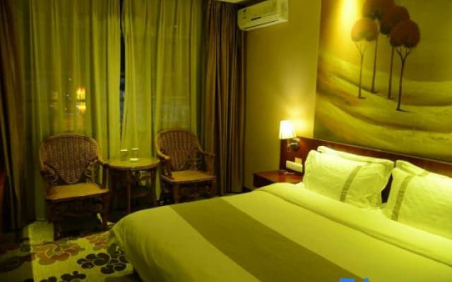 Qujing Youth Network Hotel