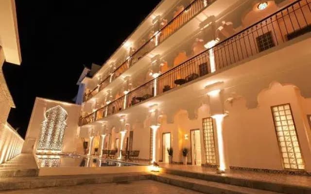 Chunshan · Sky City Hostel
