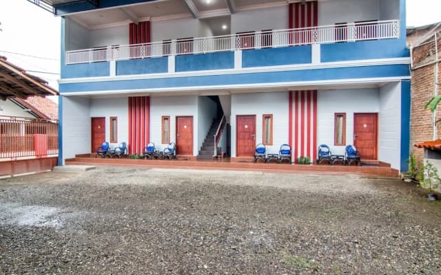 OYO 2421 Joglo Guest House Syariah