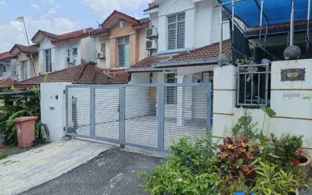 Damansara Damai 9Pax 4 Rooms