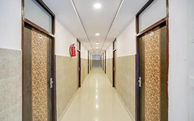 Golden Stone by OYO Rooms