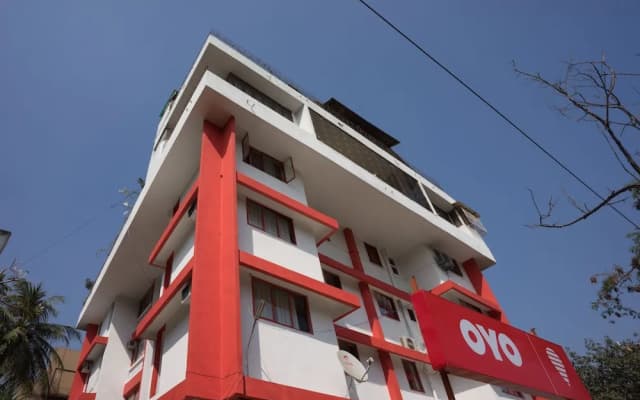 OYO Rana Residency Near Western Express Highway Metro Station