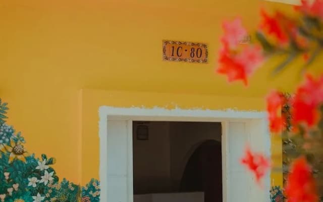La Casa Amarilla Hostel