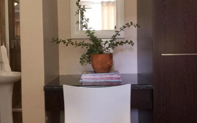 The Hedge Guesthouse
