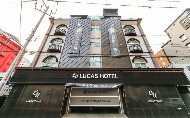 Lucas Hotel