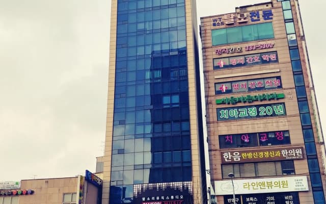 Roadhouse Shinchon - Hostel