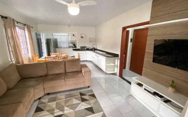 SUA CASA DE FÉRIAS 5 MINUTOS a pé do BETO CARRERO!