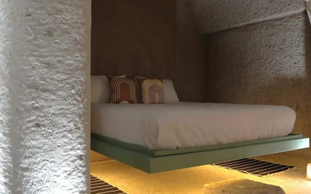 Eka Cave Maison