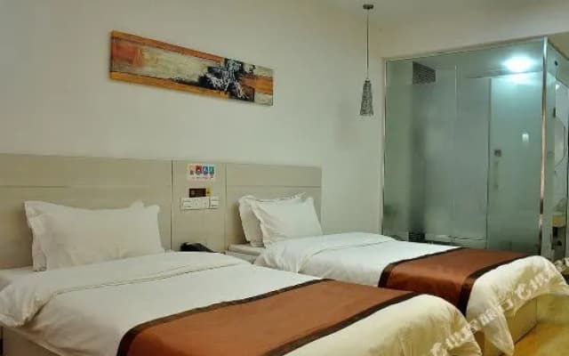 Home Inn Huayi (Linyi Lanling Yucai Road)