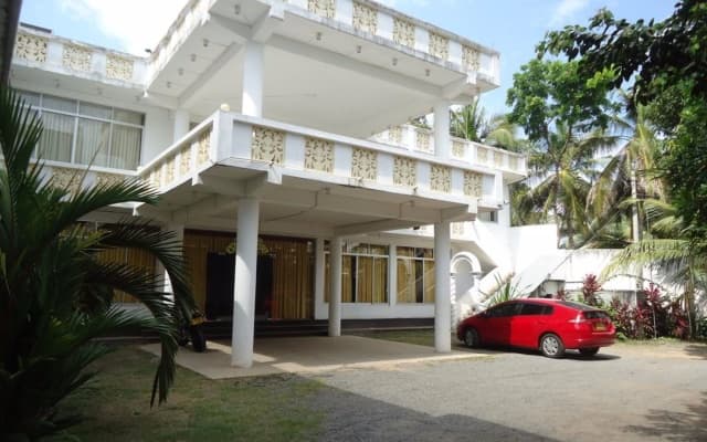 Lagoon Waves Hotel