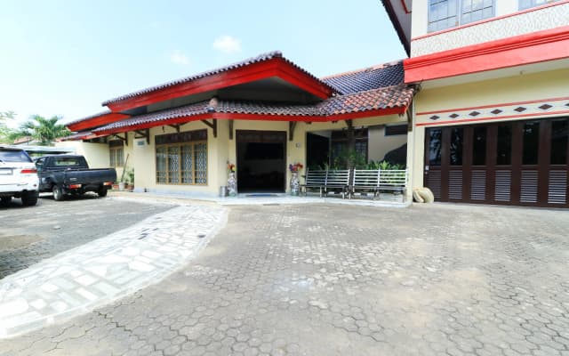Andrin Daspatt Hotel