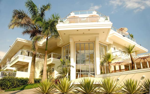 The Falls Hotel - Frente mar