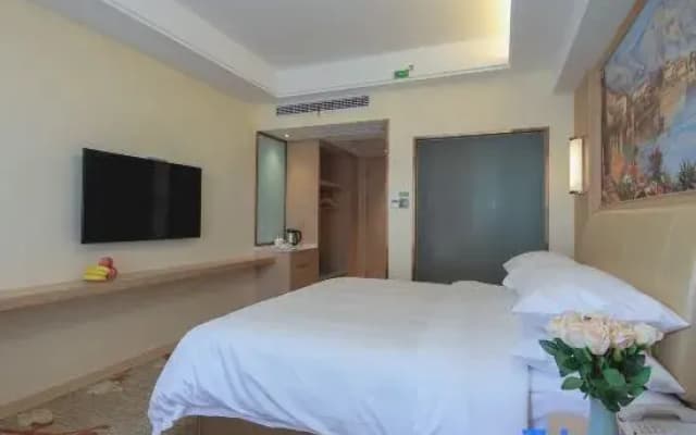 Vienna 3 Best Hotel (Chizhou Shangzhidu Financial Building)