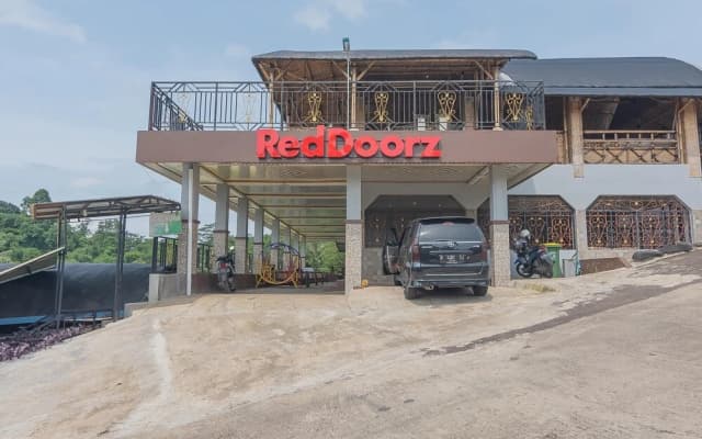 Batu Apung  by RedDoorz