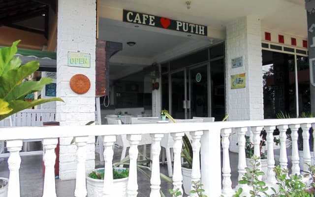 OYO 2487 Sampurna Jaya Hotel
