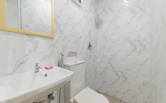 RedDoorz Plus Near Rsud Gunung Jati Cirebon