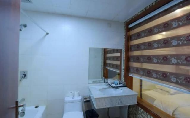 Nishi Kingmau Hotel