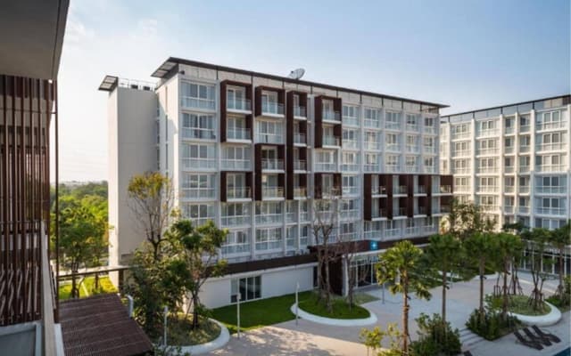 The Idle Hotel and Residence