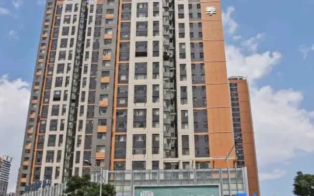 Home Inn Plus (Kunming Tongde Square Wanhong Road)