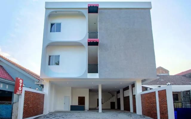 OYO 1319 88 Exclusive Residence