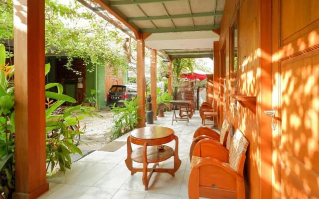 OYO 4016 Tan Jokteng Guest House