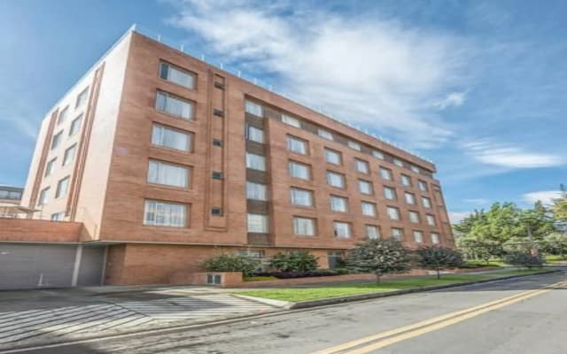 Hotel Plaza Suites