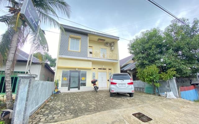 Homestay RN near Taman Bambu Runcing Polewali
