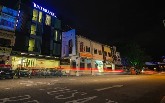 The Riverbank Hotel